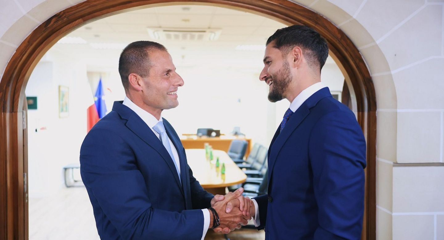 The winner’s burden and the loser’s advantage in Malta